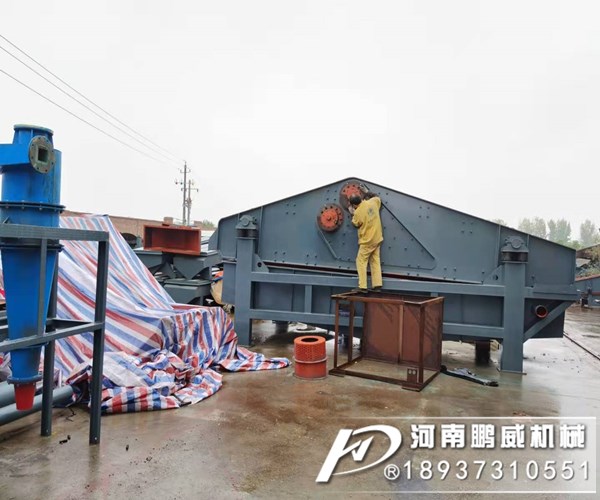 振动脱水筛振动不平衡左右摇摆这样对吗?