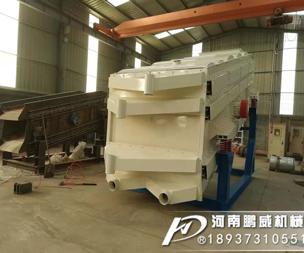 筛分潮湿物料用那种振动筛不会堵网？