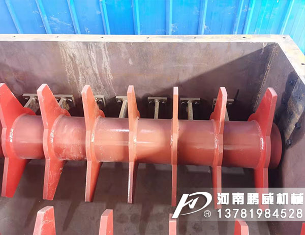 煤泥打散机根据物料流动性能送料螺杆区分为 单、双螺杆设计，可以适用于各种不同原料类型