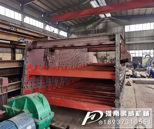 物料潮湿堵网问题用那种振动筛可以解决?